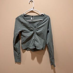 Cute teal casual long sleeve. Slightly cropped